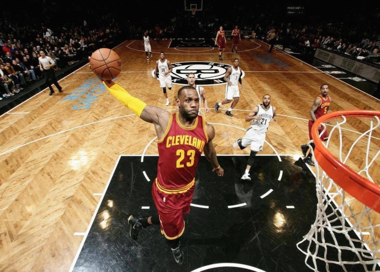 开云体育-包含詹姆斯回归赛场，出色防守首场状态亮眼，尤文图斯观众沸腾！的词条