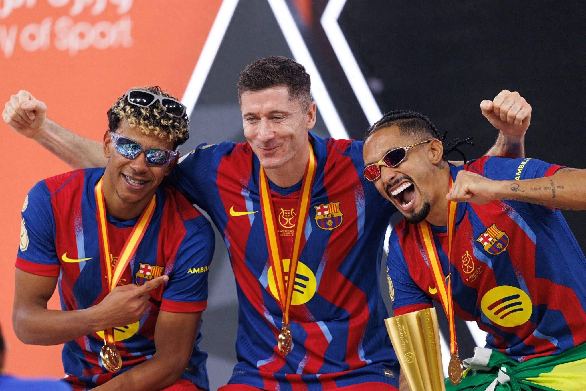 开云体育-莱万多夫斯基迎来十五赛季高光表现，加拿大队球迷沸腾！的简单介绍